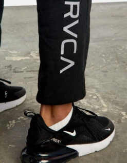RVCA SWIFT SWEATPANT BLACK -Surfcorner Store rvca va swift sweat pant black 6