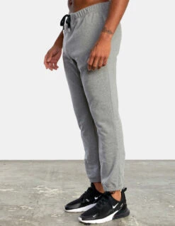 RVCA SWIFT SWEATPANT HEATHER GREY -Surfcorner Store rvca va swift sweat pant heather grey 1