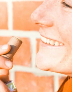 SUNTRIBE NATURAL HEMP LIP BALM MOISTURE -Surfcorner Store suntribe balsamo per labbra biologico alla canapa 4